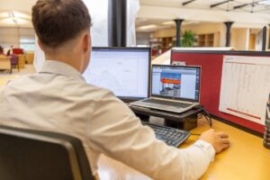 エンジニアが転職で抱える悩みを解決する方法は？