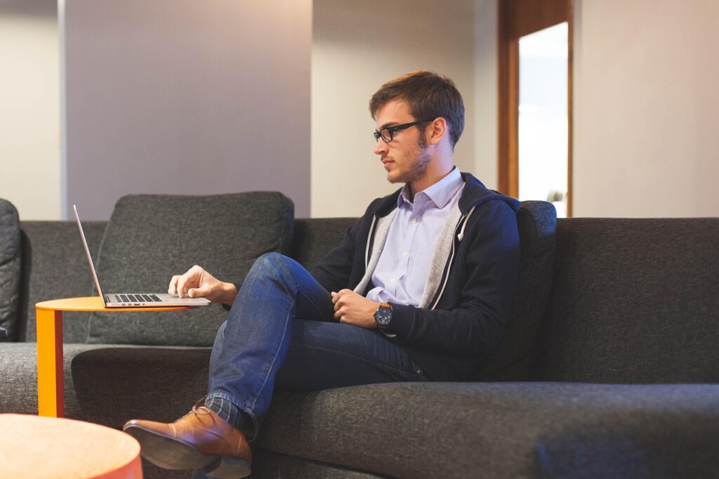 仕事をする際にブラック企業を見分けるポイントは？