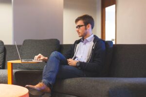 仕事をする際にブラック企業を見分けるポイントは？