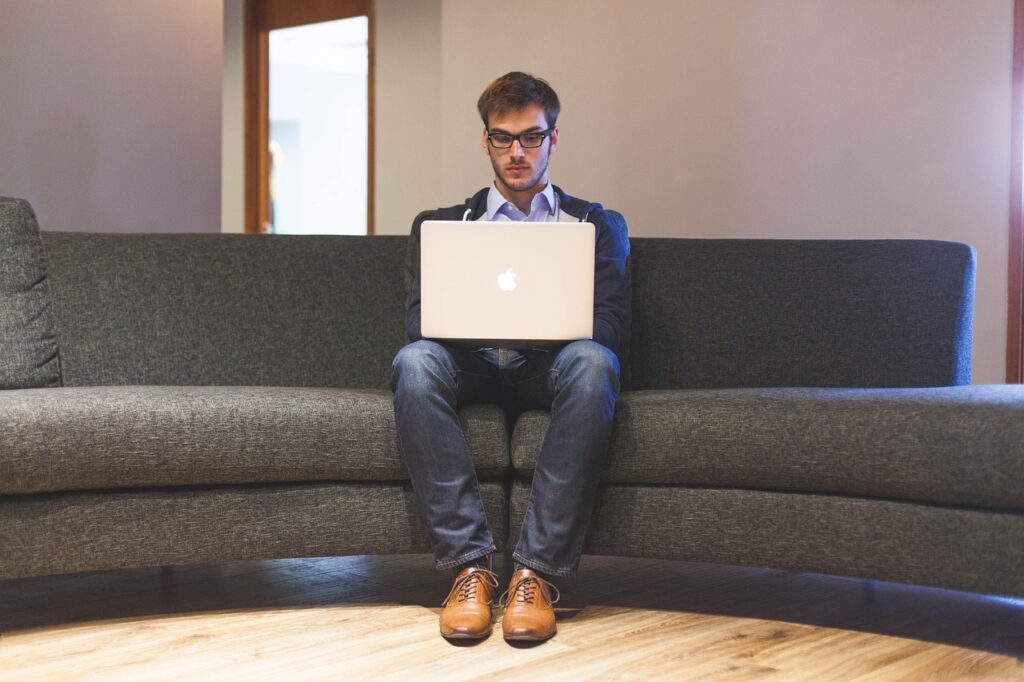 ブラック企業からはいつ逃げるべきなのか？