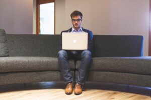 ブラック企業からはいつ逃げるべきなのか？