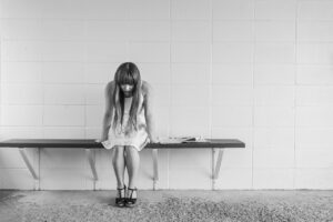 ホワイト企業での不満を抱えた時、退職を考えるべきか？